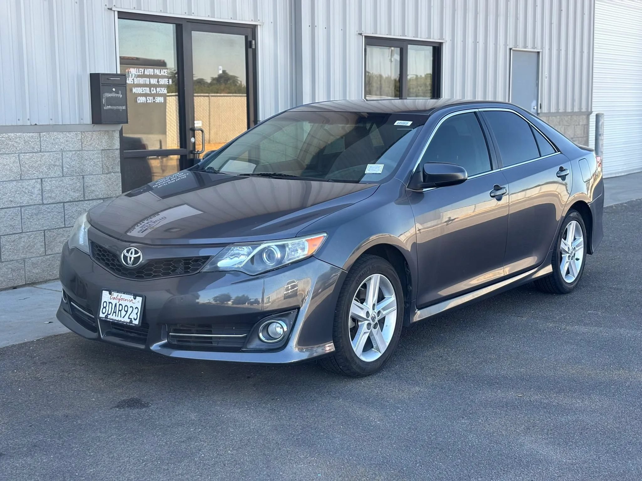 Used 2014 Toyota Camry SE FWD image 7