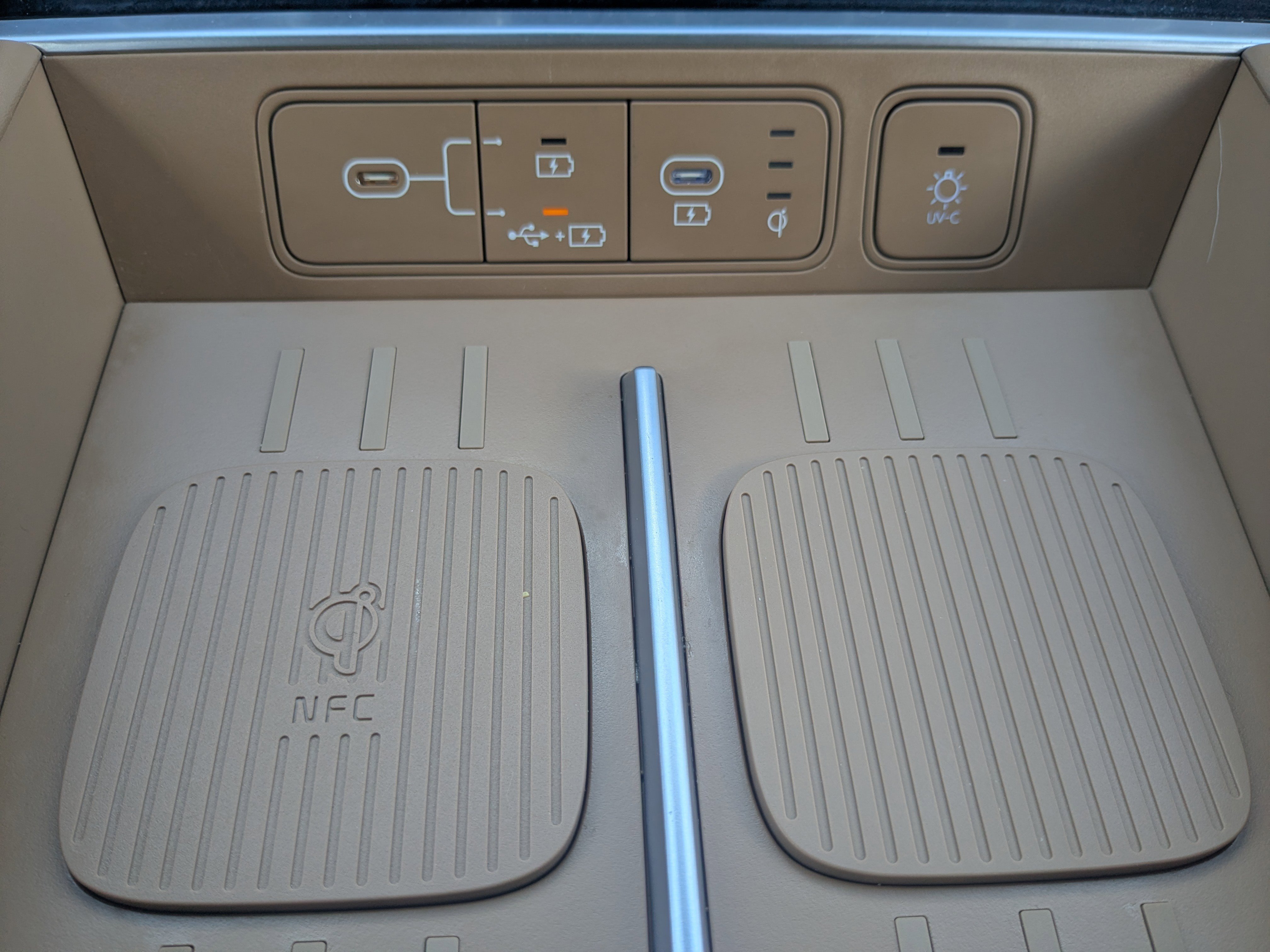 Used 2025 Hyundai Santa Fe Limited image 32