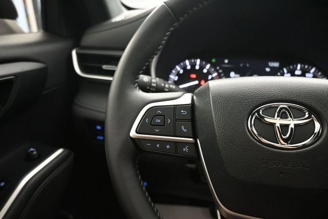 Used 2022 Toyota Highlander XSE FWD image 17