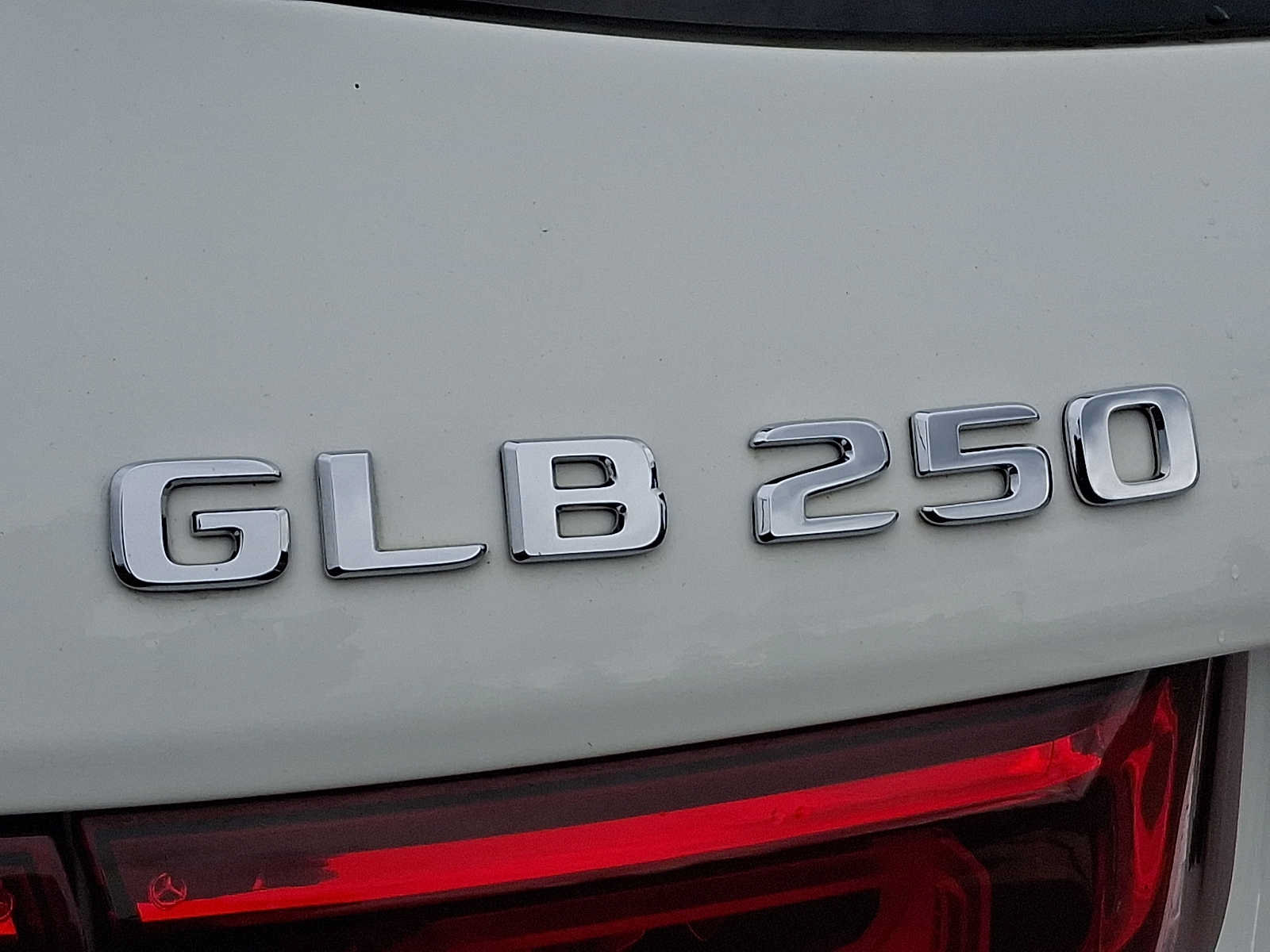 Used 2023 Mercedes-Benz GLB 250 4MATIC image 32
