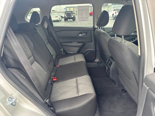 Used 2025 Nissan Rogue SV FWD image 21