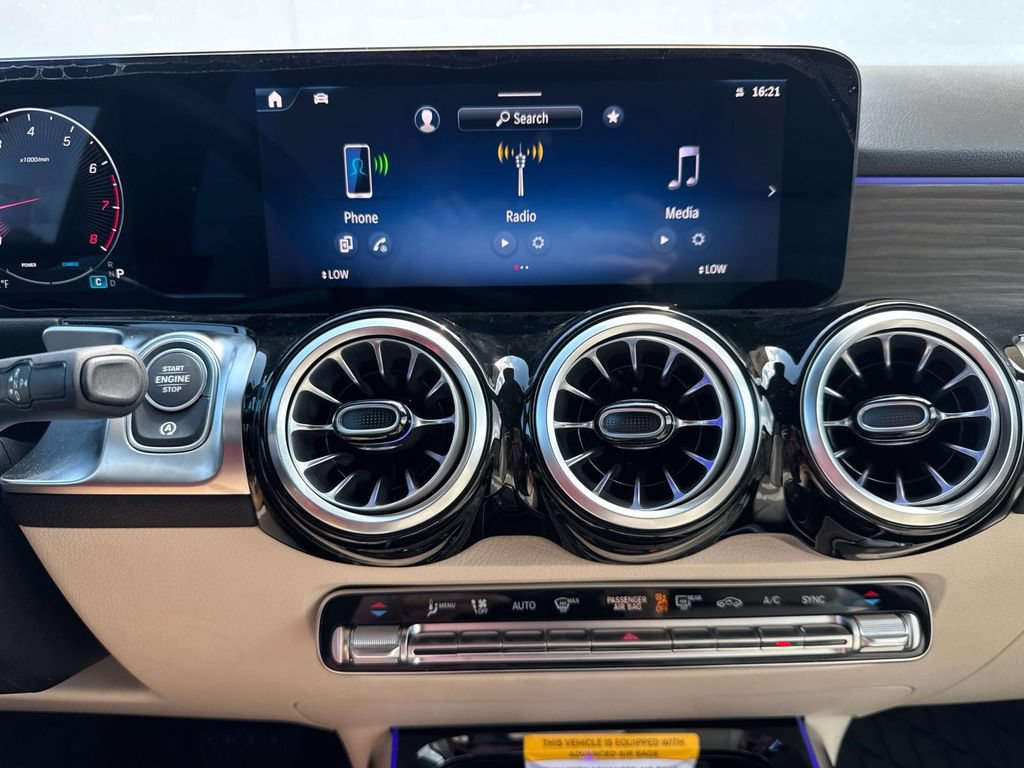 Used 2025 Mercedes-Benz GLB 250 image 11