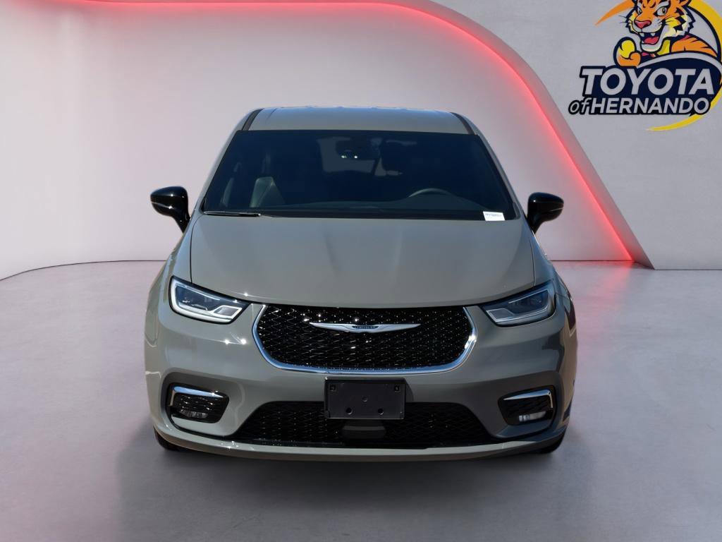 Used 2025 Chrysler Pacifica Select FWD image 2