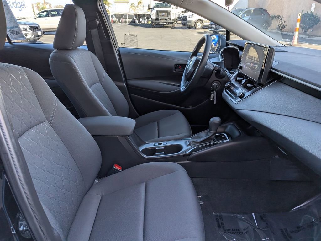 Used 2025 Toyota Corolla LE image 29