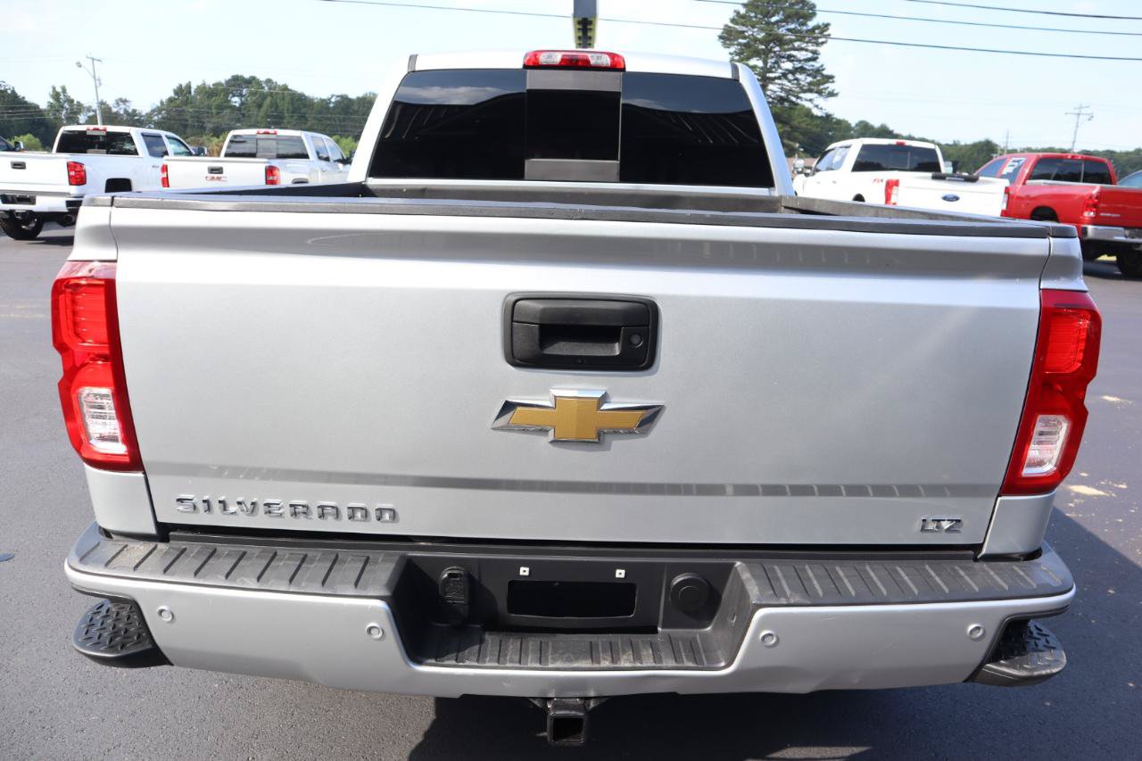 Used 2017 Chevrolet Silverado 1500 LTZ Z71 w/ LTZ Plus Package AWD/4WD image 8
