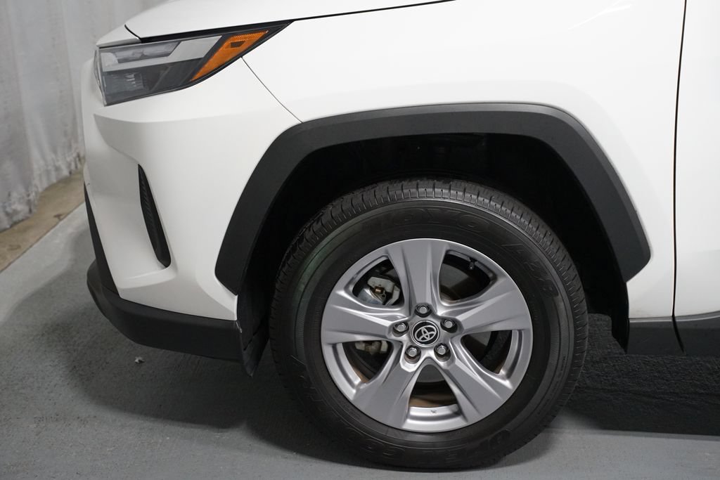 Certified 2025 Toyota RAV4 LE AWD/4WD image 5