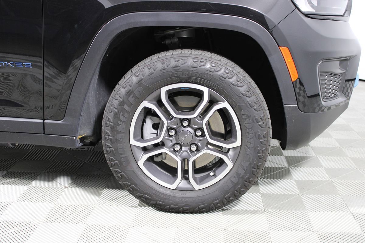 Used 2022 Jeep Grand Cherokee Trailhawk AWD/4WD image 43