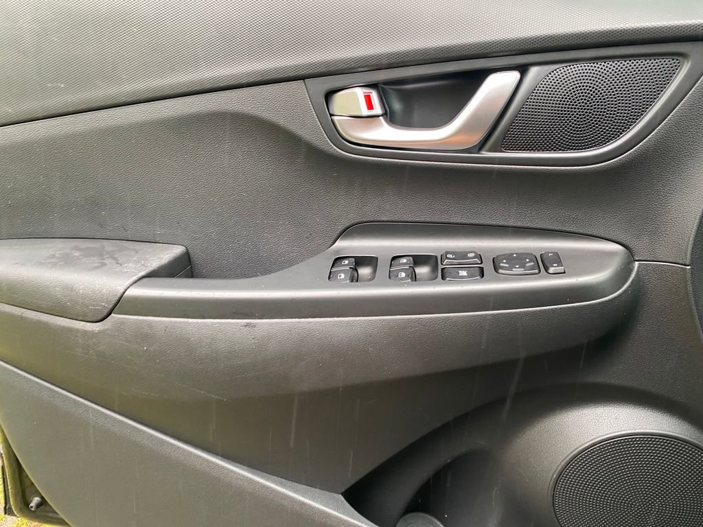 Certified 2022 Hyundai Kona SEL w/ Convenience Package image 12