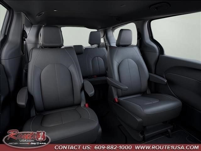 New 2027 Chrysler Pacifica Select AWD/4WD image 16