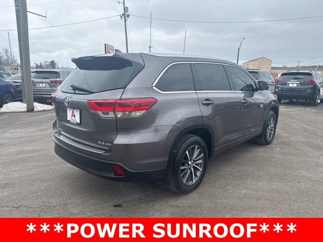 Used 2018 Toyota Highlander XLE image 3