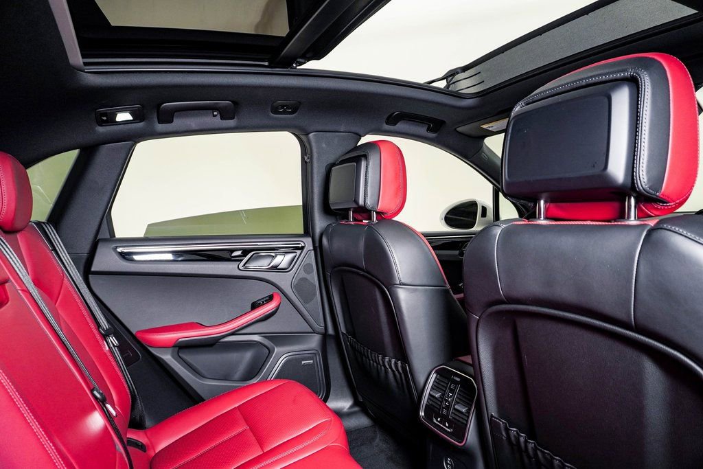 Certified 2025 Porsche Macan AWD/4WD image 16