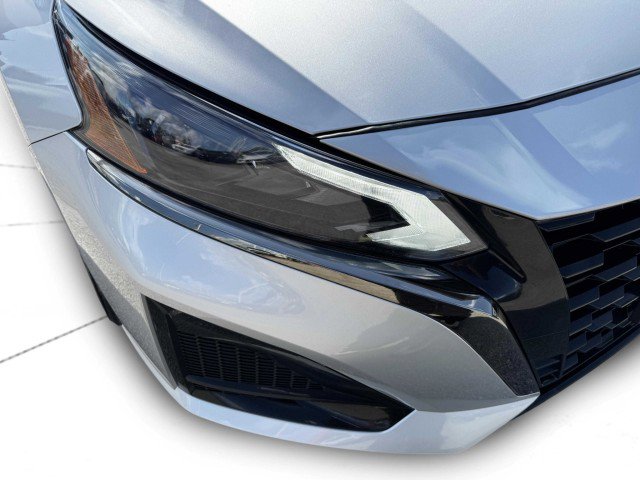 Used 2024 Nissan Altima 2.5 SR image 9