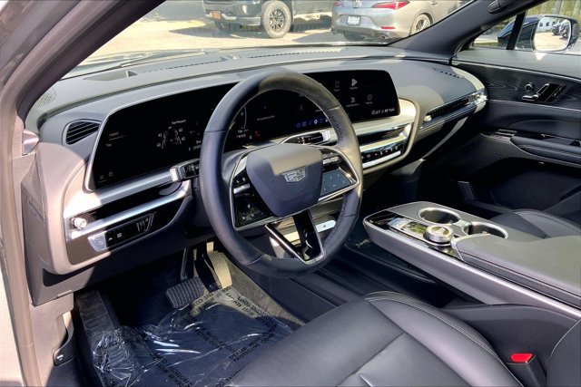 Used 2024 Cadillac Lyriq Luxury AWD/4WD image 14