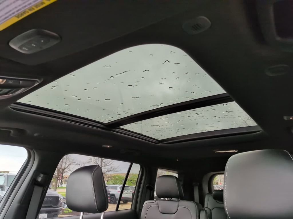 New 2026 Jeep Grand Cherokee L Limited AWD/4WD image 31