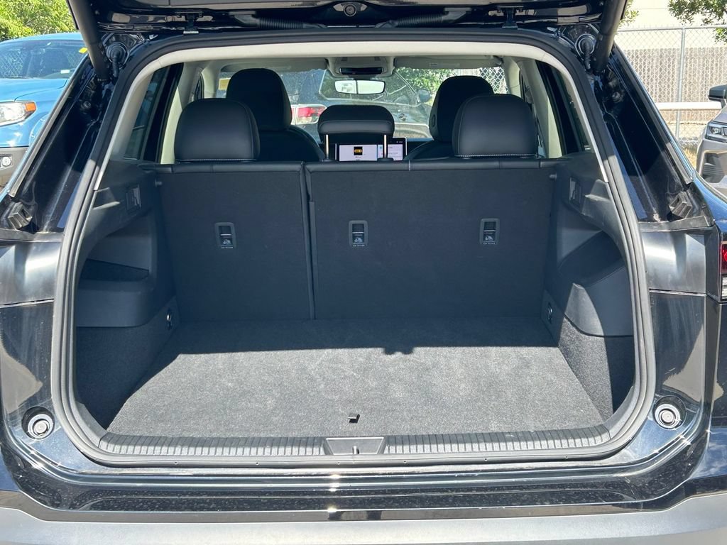 Used 2026 Volkswagen Tiguan SE FWD image 13