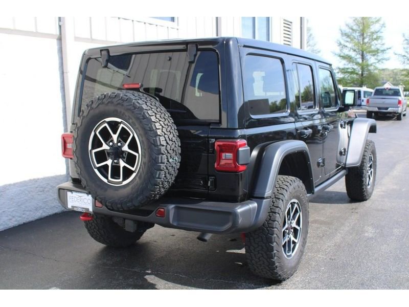 Used 2024 Jeep Wrangler Unlimited Rubicon AWD/4WD image 3