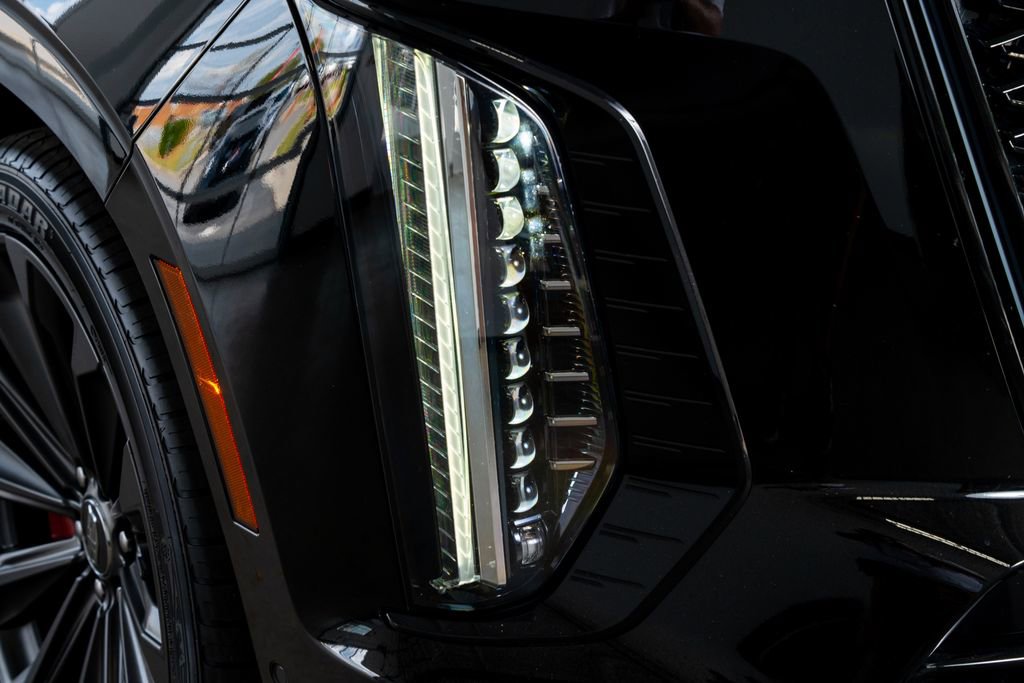 Used 2025 Cadillac Escalade ESV V image 18