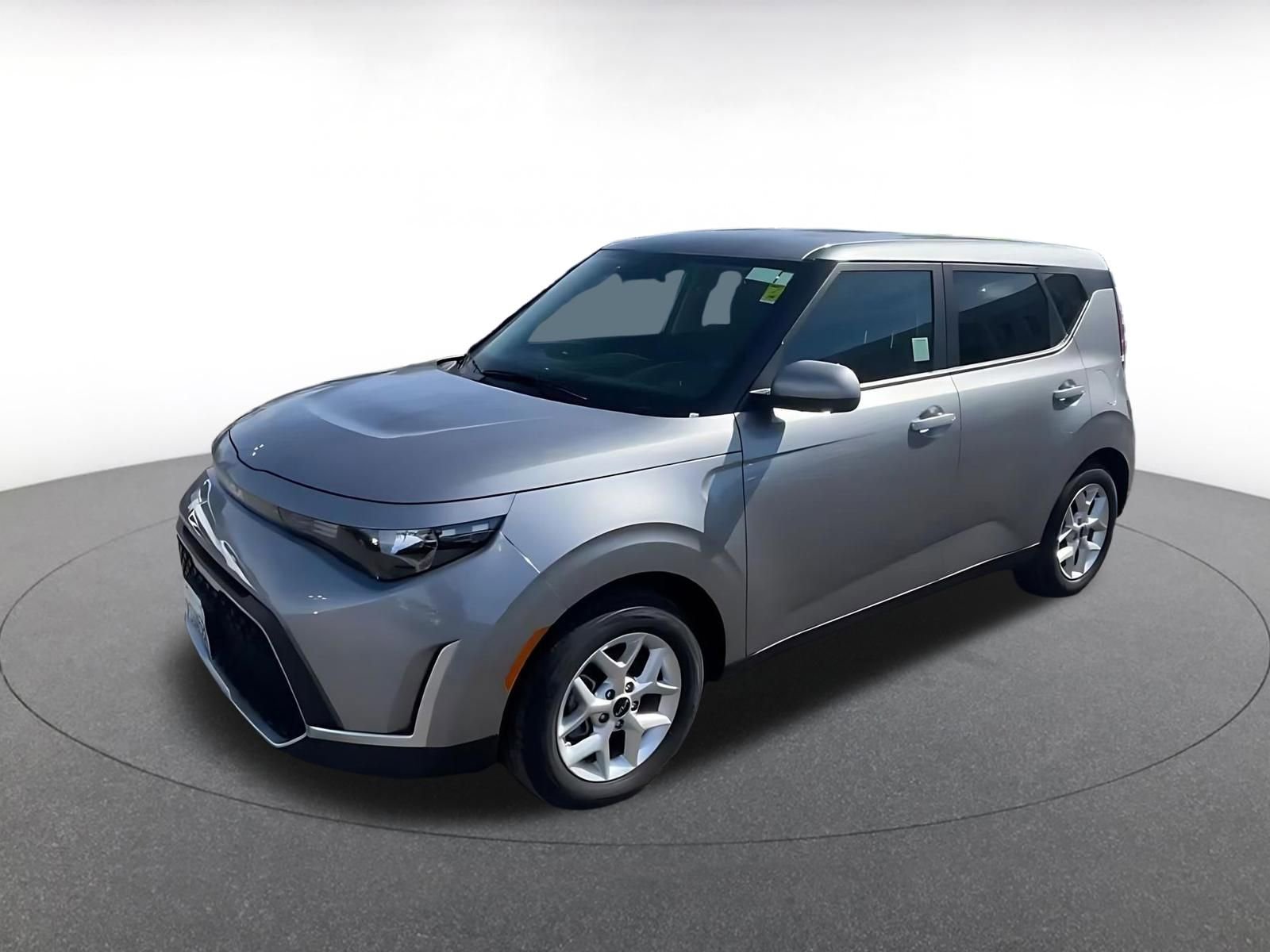 Used 2025 Kia Soul LX w/ LX Technology Package FWD image 8