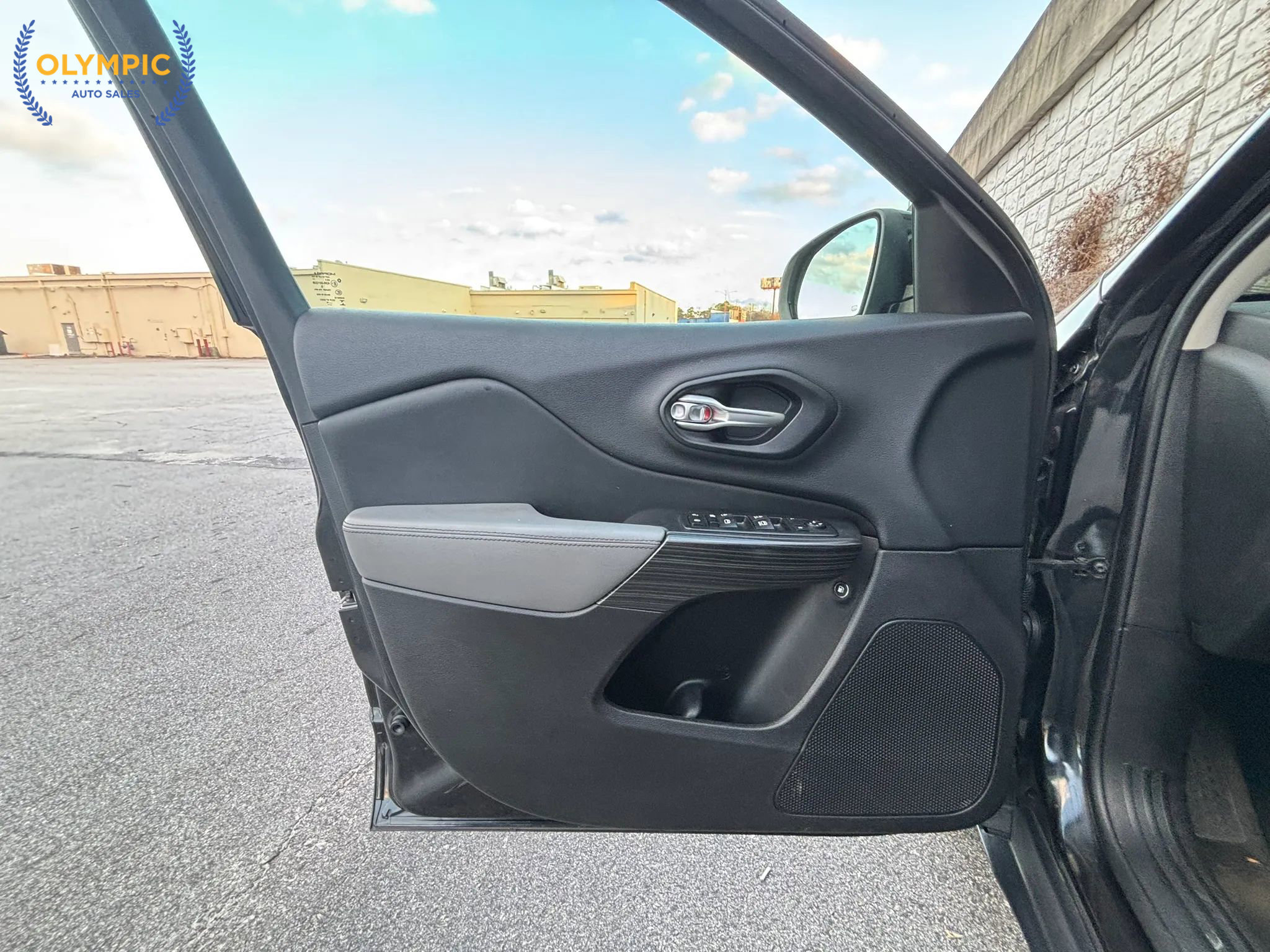 Used 2014 Jeep Cherokee Limited w/ Trailer Tow Group image 39