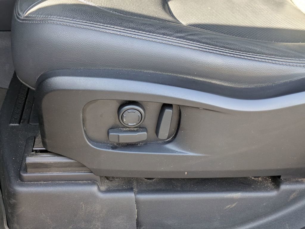 Used 2023 Land Rover Defender 90 S image 17