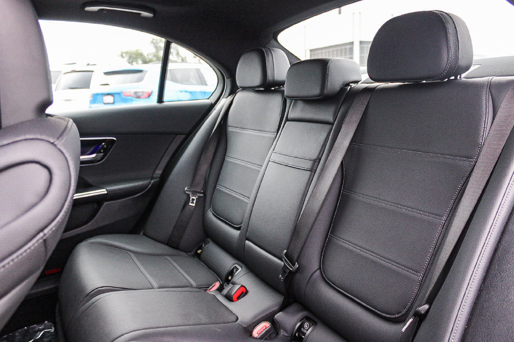 Used 2025 Mercedes-Benz C 300 4MATIC Sedan image 19