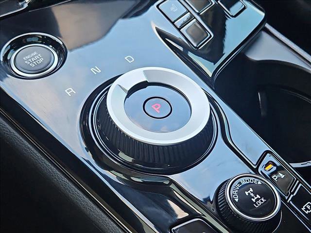 Used 2025 Kia Sportage EX image 12