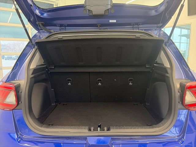 Used 2025 Hyundai Venue SEL image 31