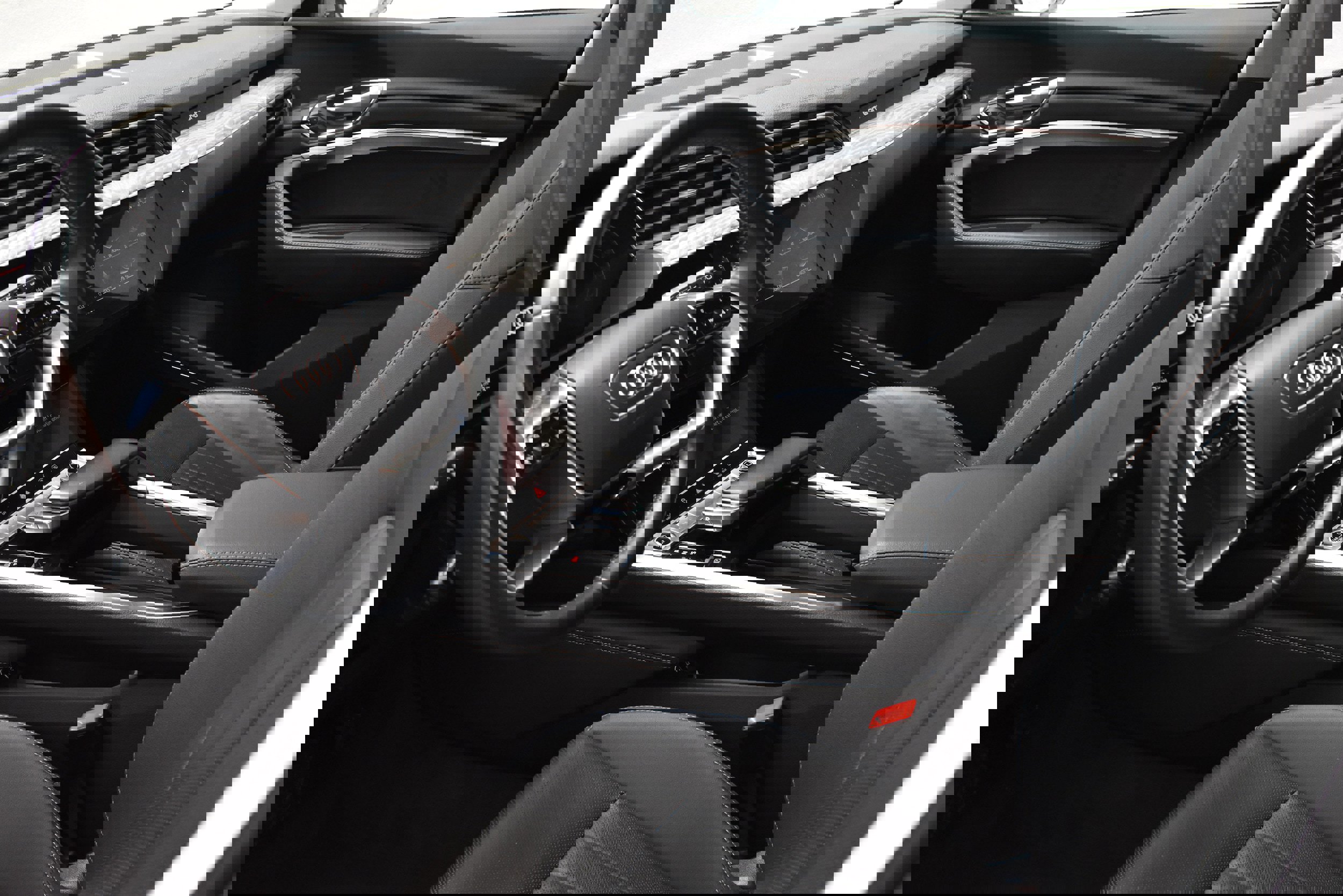 Used 2021 Audi e-tron Premium Plus w/ Premium Plus Package image 20