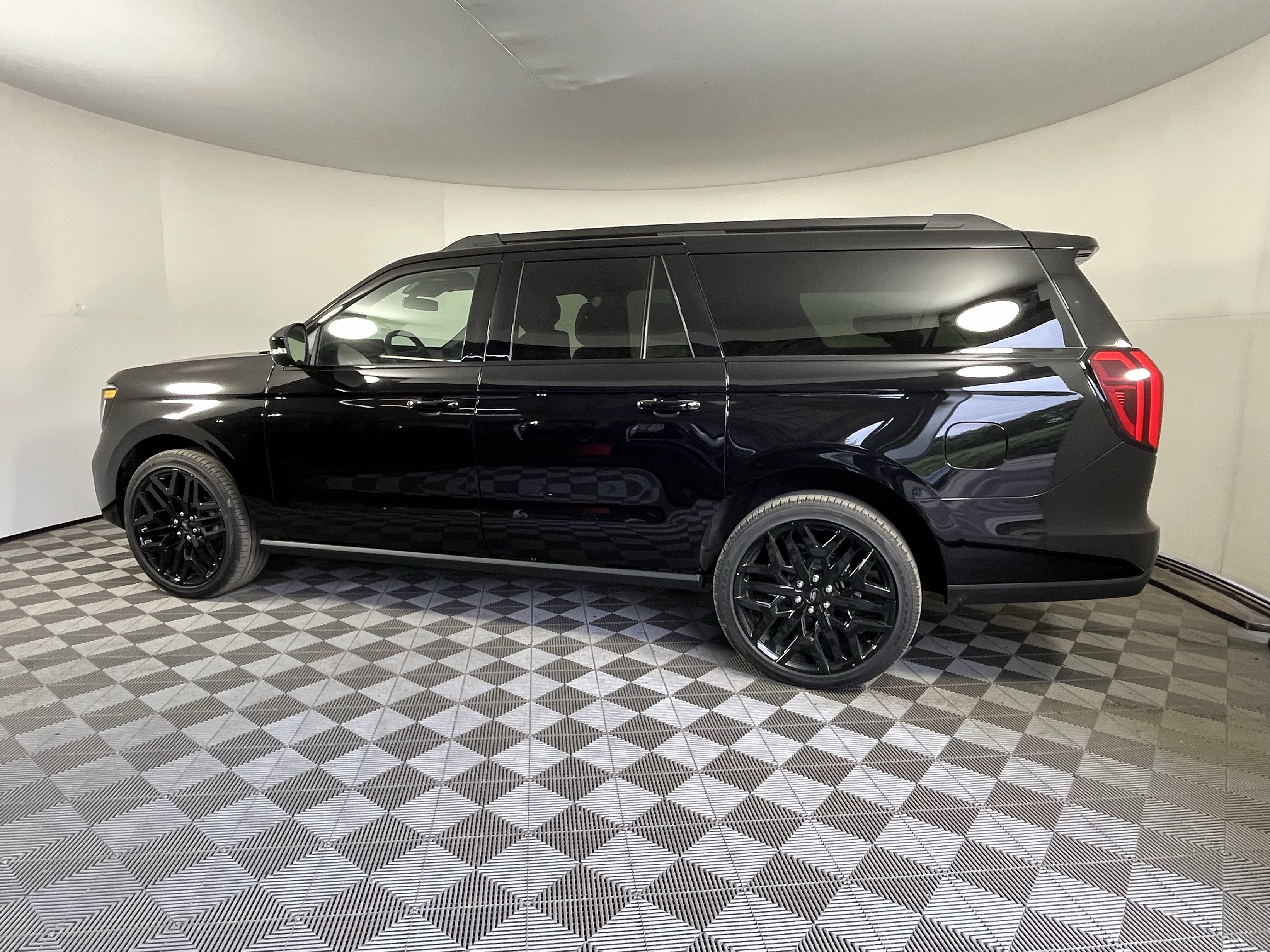 New 2026 Ford Expedition Max Platinum AWD/4WD image 2