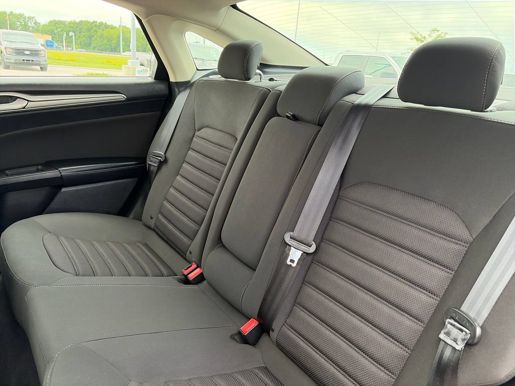 Used 2019 Ford Fusion SE FWD image 27