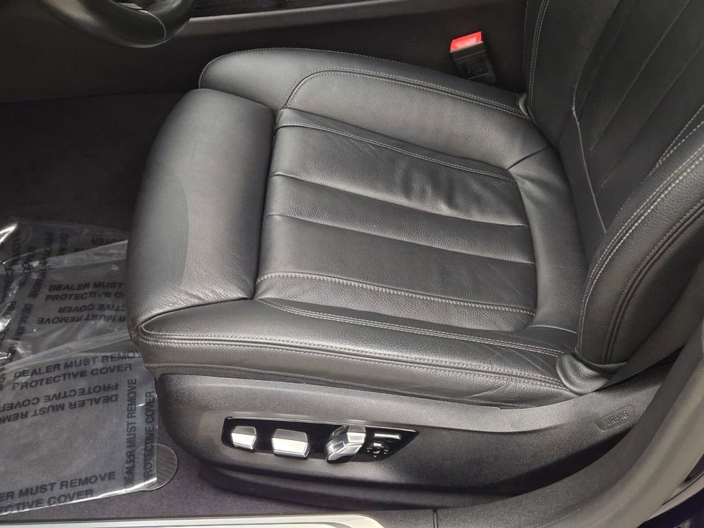 Used 2022 BMW 740i w/ M Sport Package image 33
