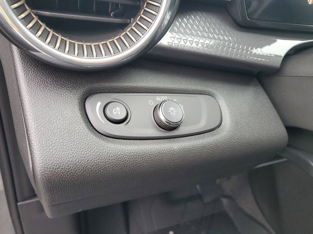 New 2026 Chevrolet Trax ACTIV w/ Sunroof Package image 18