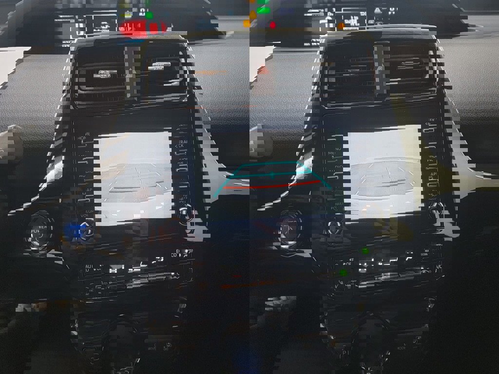 Used 2020 Toyota Prius LE image 18