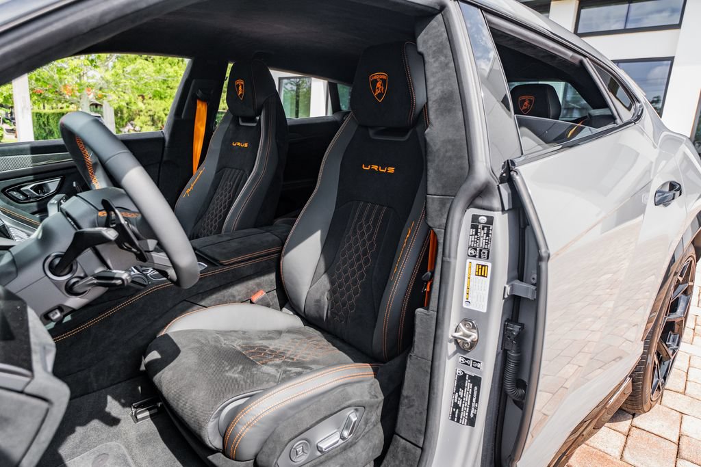 Used 2024 Lamborghini Urus Performante AWD/4WD image 23