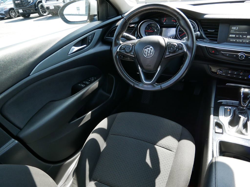 Used 2018 Buick Regal Preferred image 12