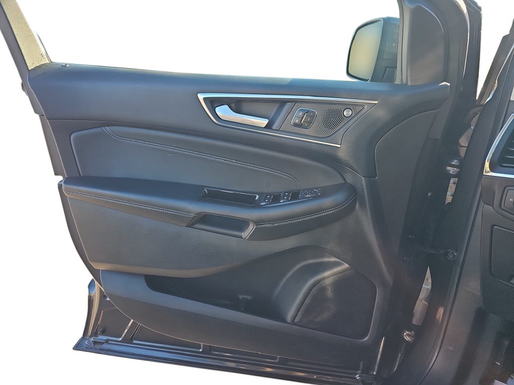 Used 2020 Ford Edge Titanium w/ Equipment Group 301A AWD/4WD image 26