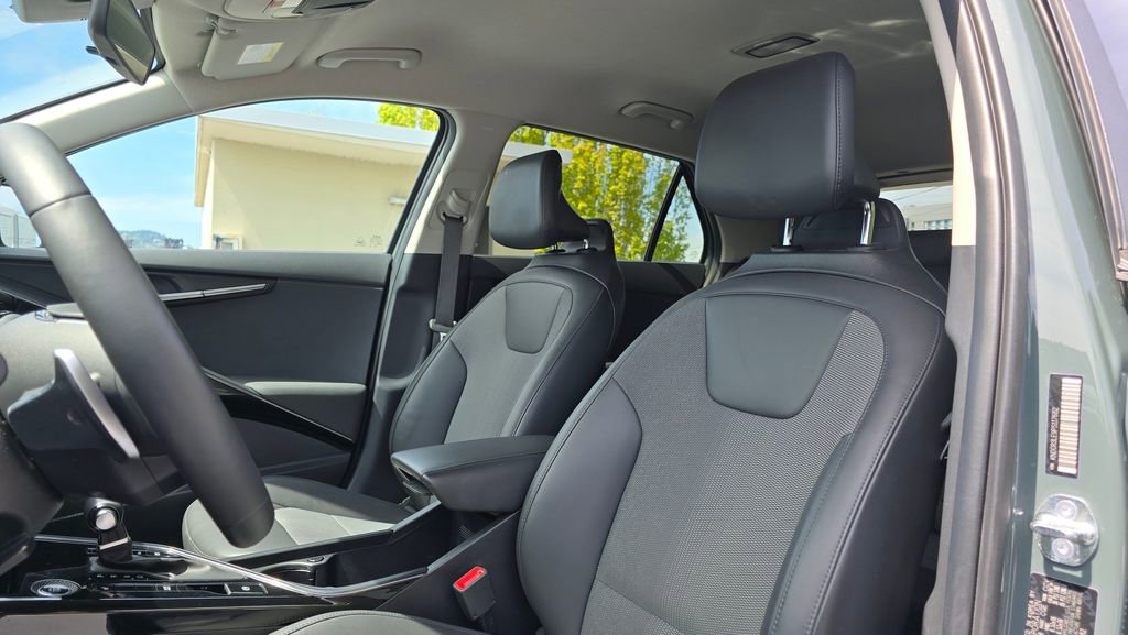 Used 2023 Kia Niro EX FWD image 22