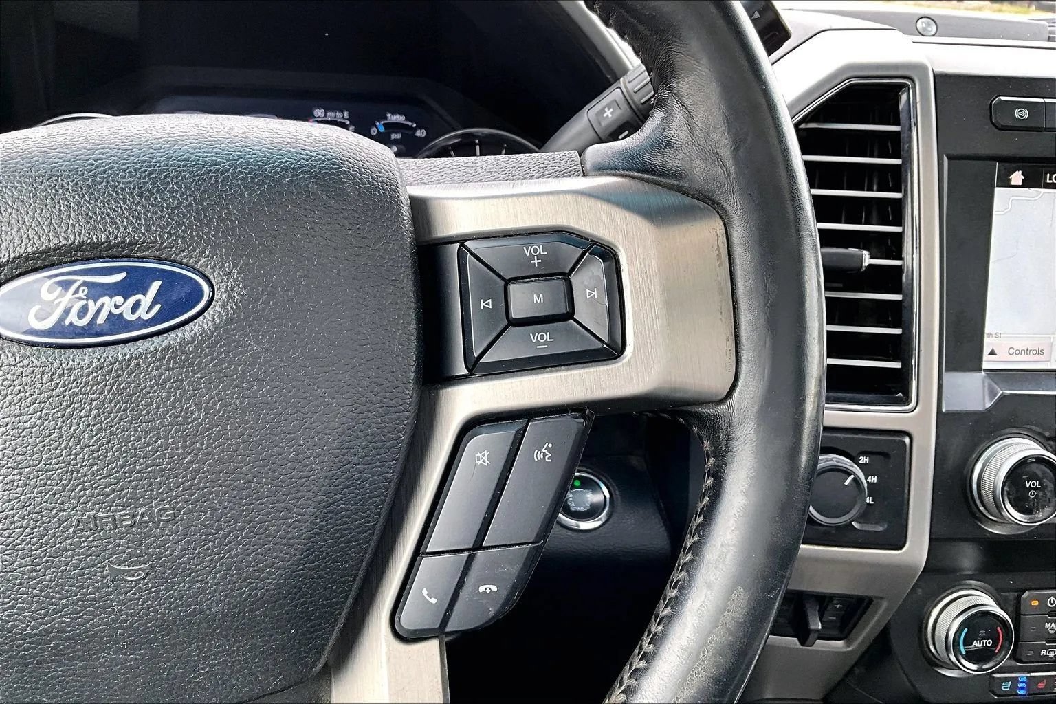 Used 2019 Ford F250 Platinum w/ Platinum Ultimate Package AWD/4WD image 12