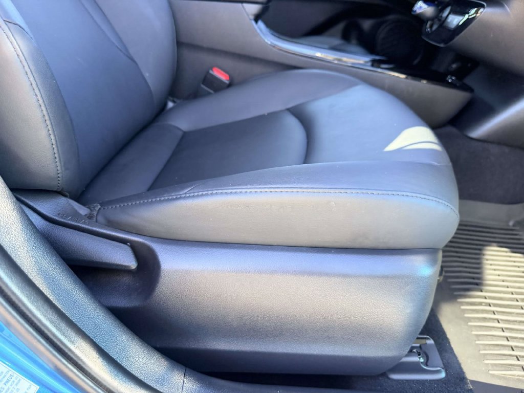 Used 2022 Toyota Prius XLE AWD/4WD image 12