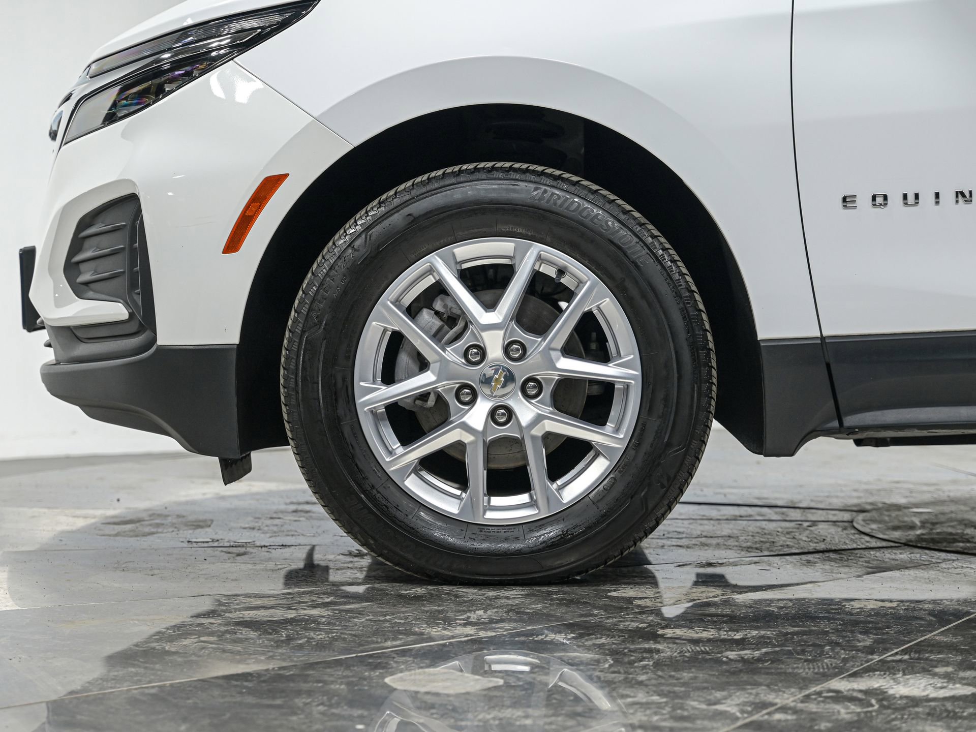 Used 2023 Chevrolet Equinox LS w/ LS Convenience Package image 3