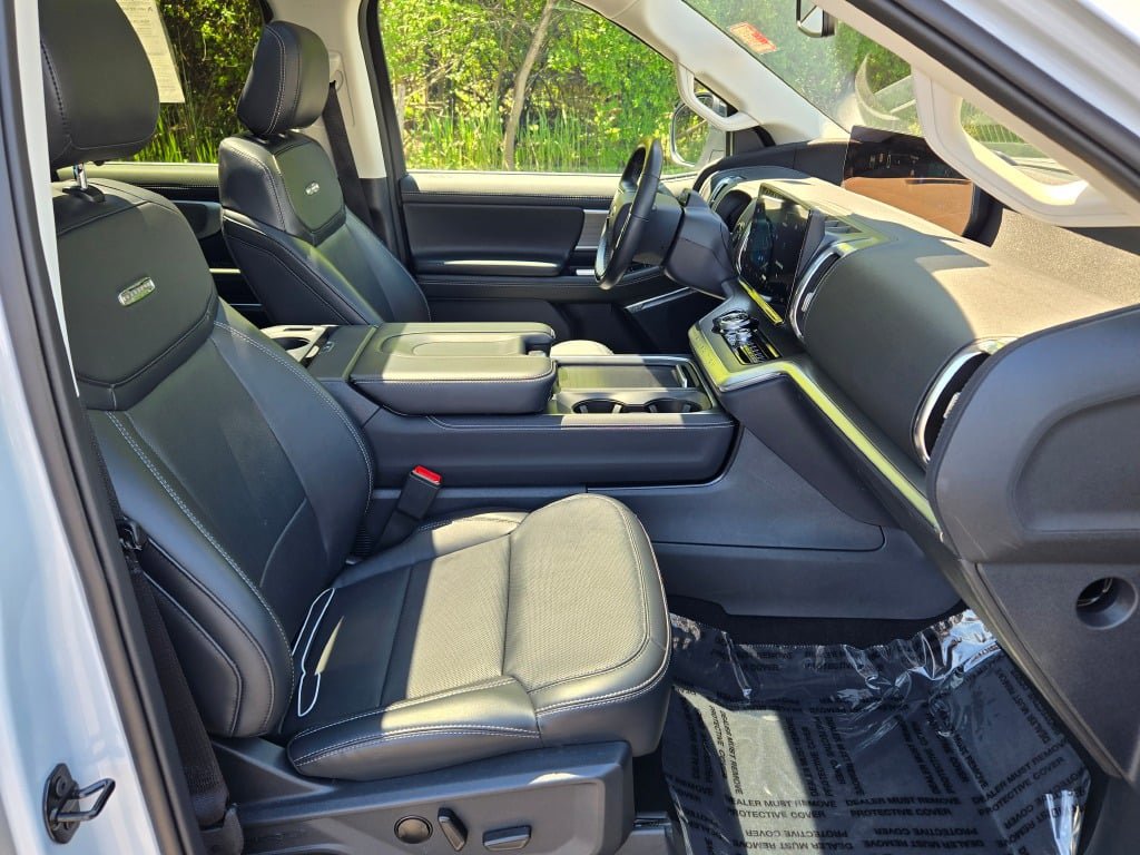Used 2025 Ford Expedition Platinum AWD/4WD image 7