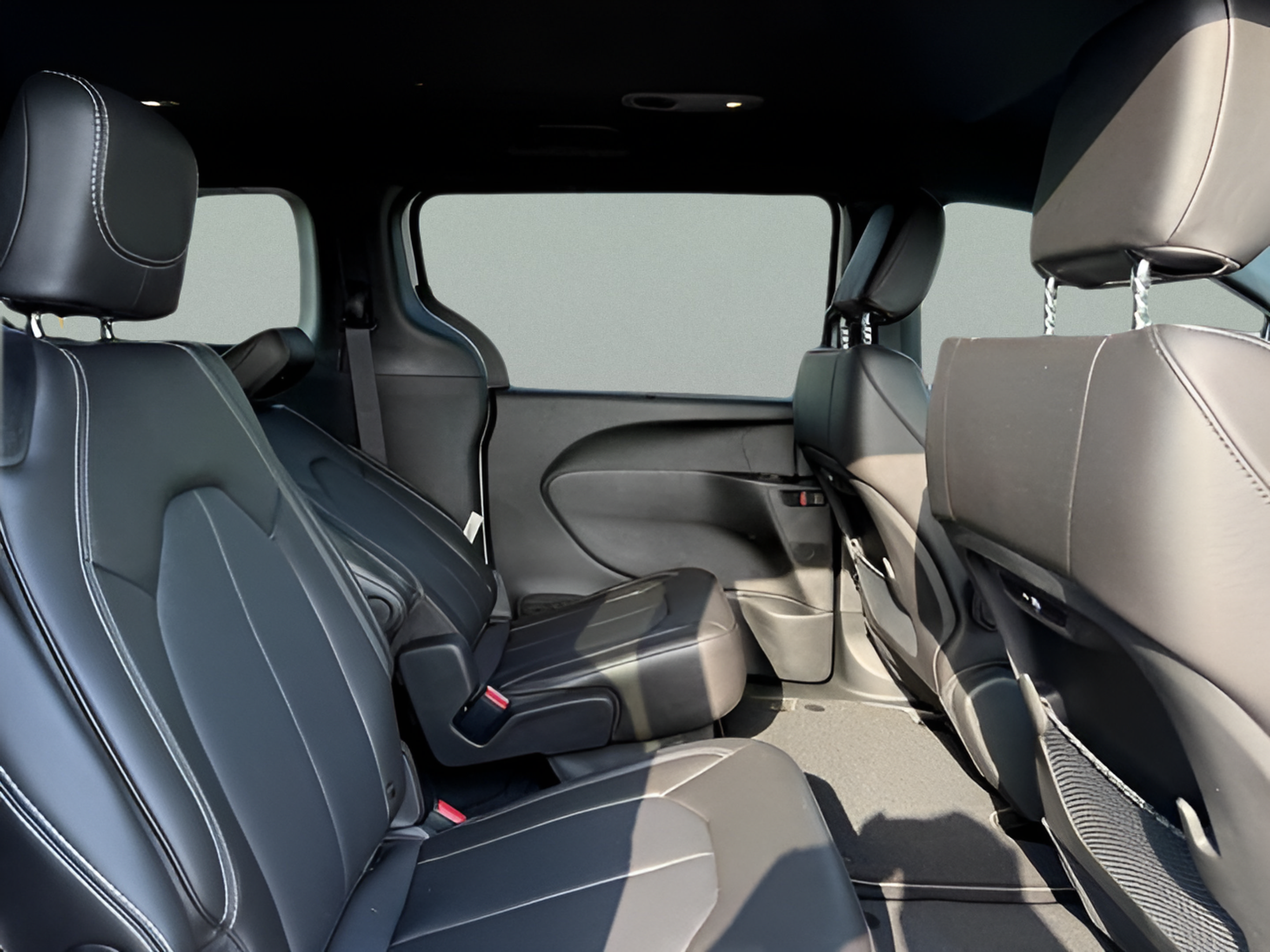 New 2026 Chrysler Pacifica Select w/ S Appearance Package FWD image 10