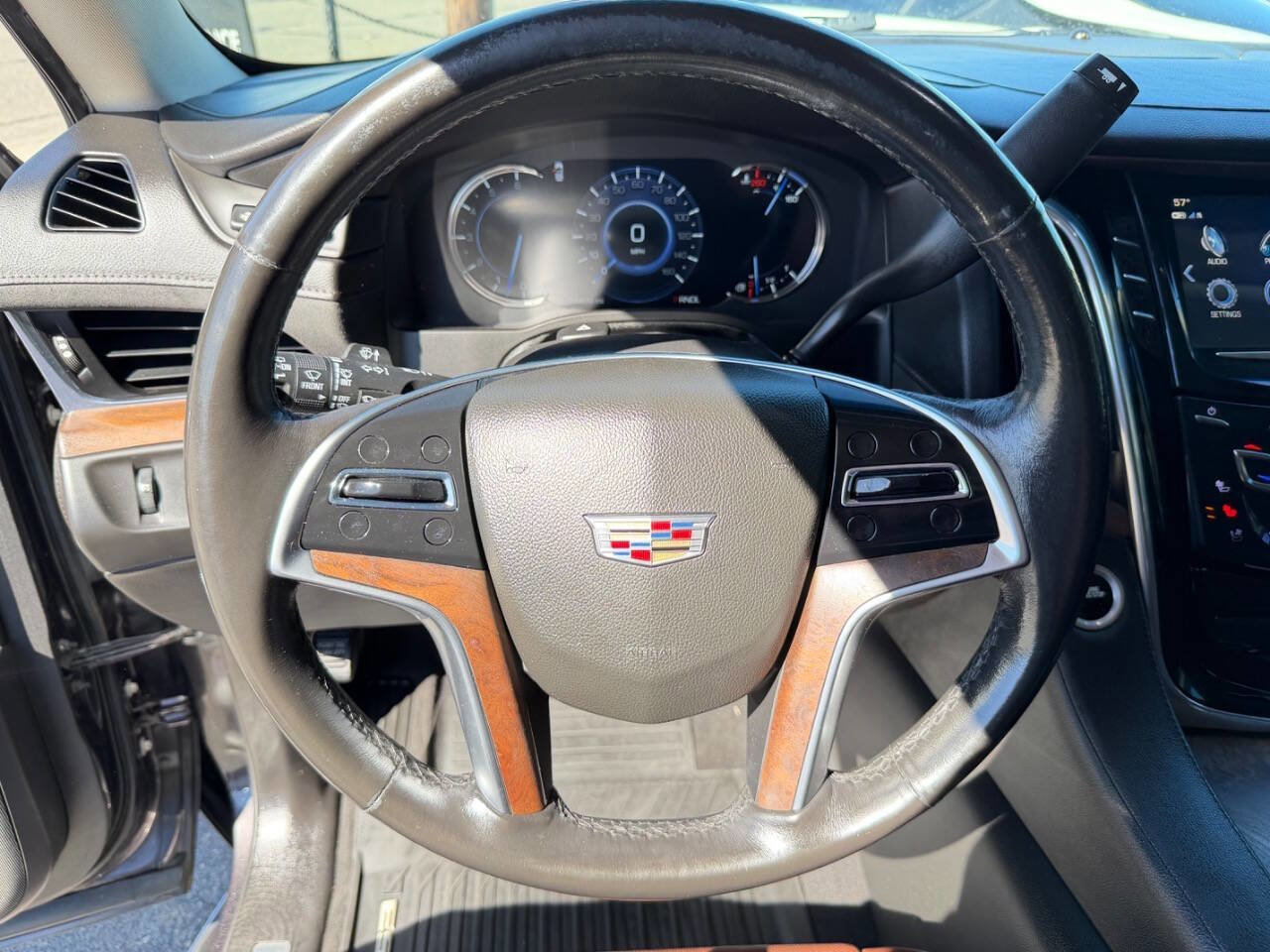 Used 2017 Cadillac Escalade ESV Luxury image 38