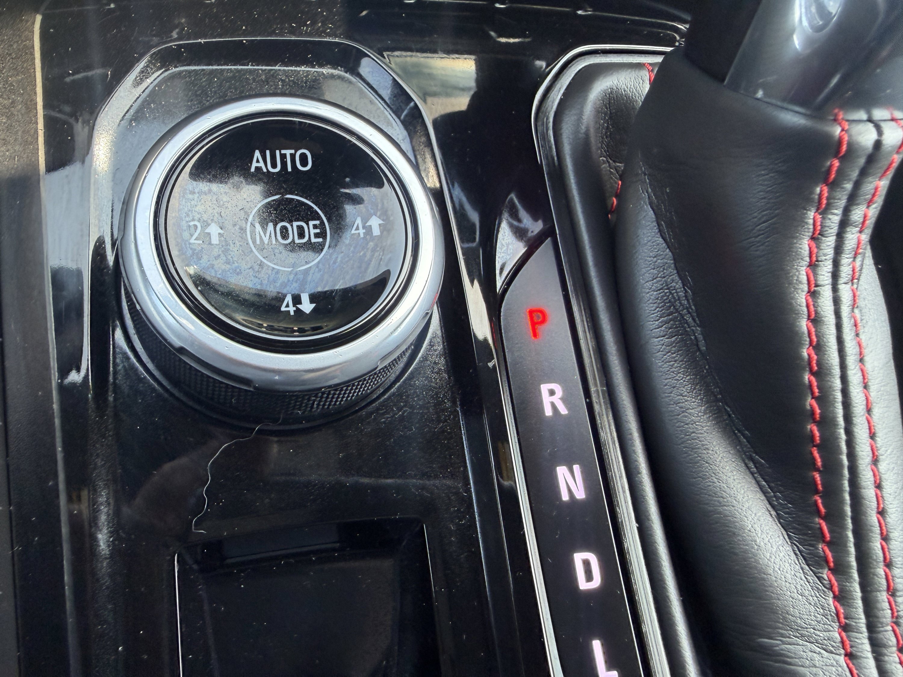 Used 2024 Chevrolet Colorado Z71 w/ LPO, Dark Essentials Package AWD/4WD image 23