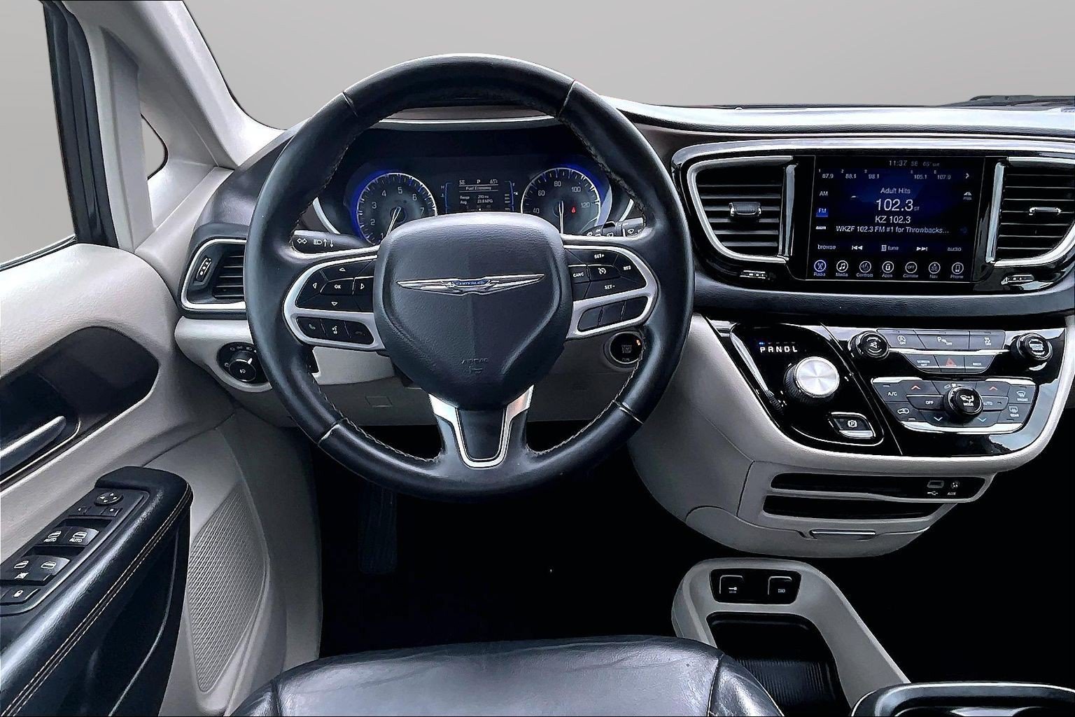 Used 2017 Chrysler Pacifica Touring-L FWD image 5