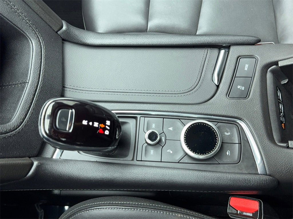 Used 2024 Cadillac XT6 Sport image 32