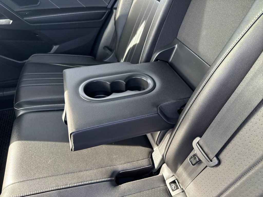 Used 2022 Volkswagen Tiguan SE w/ Panoramic Sunroof Package image 35