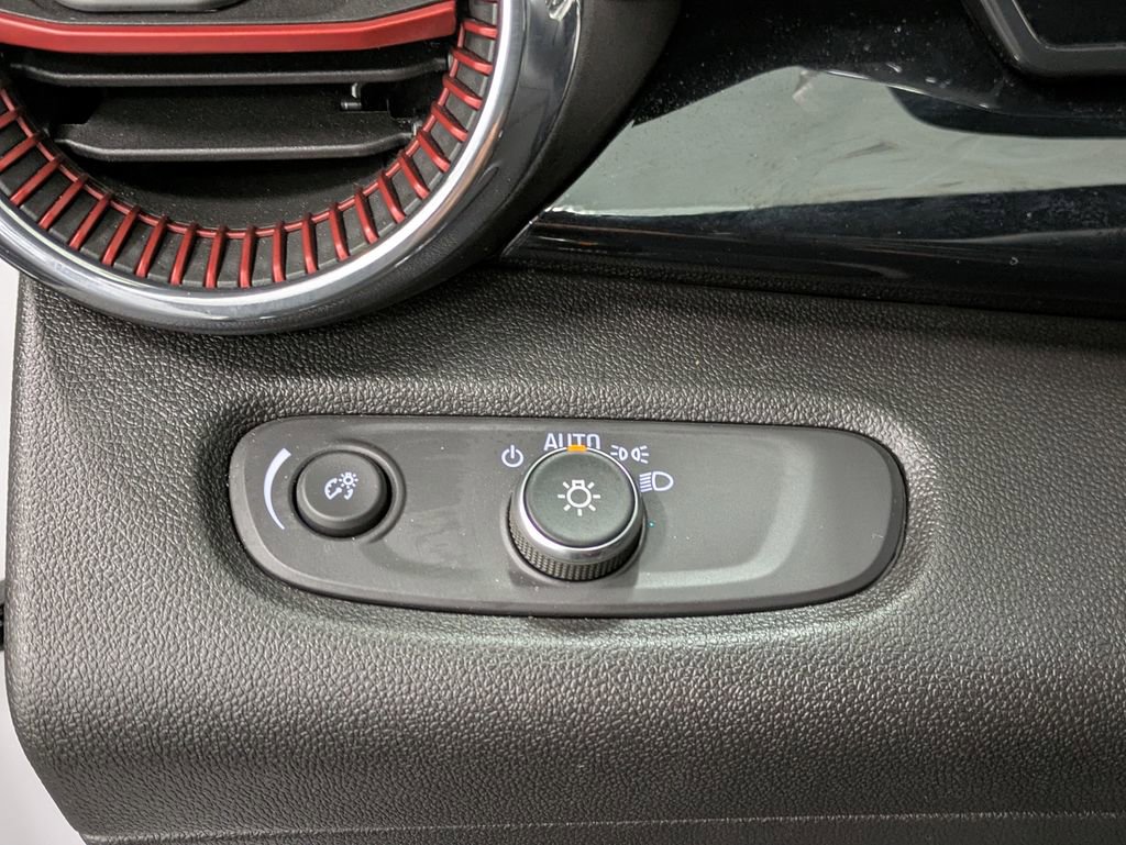 Used 2025 Chevrolet Trax RS w/ Driver Confidence Package image 21