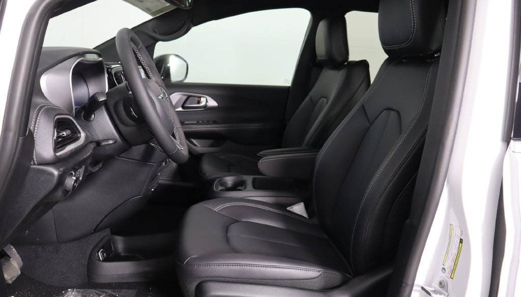 New 2026 Chrysler Pacifica Select FWD image 16