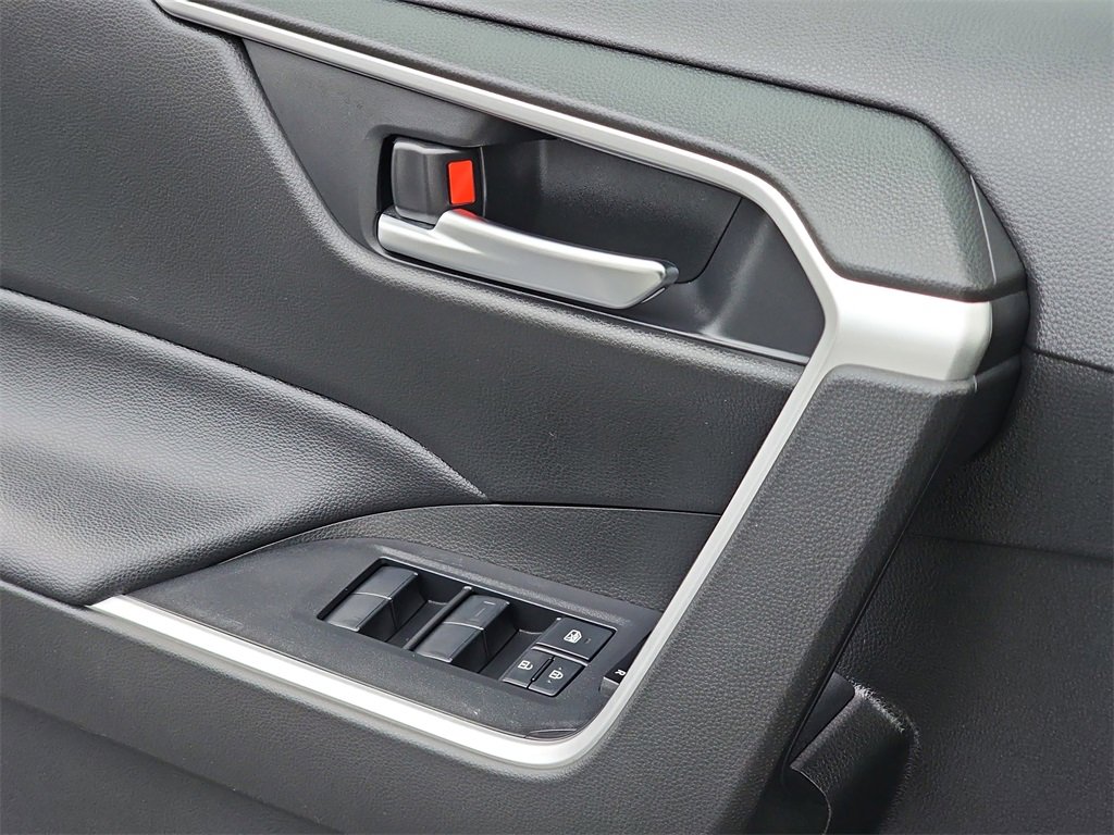 Used 2020 Toyota RAV4 XLE image 32